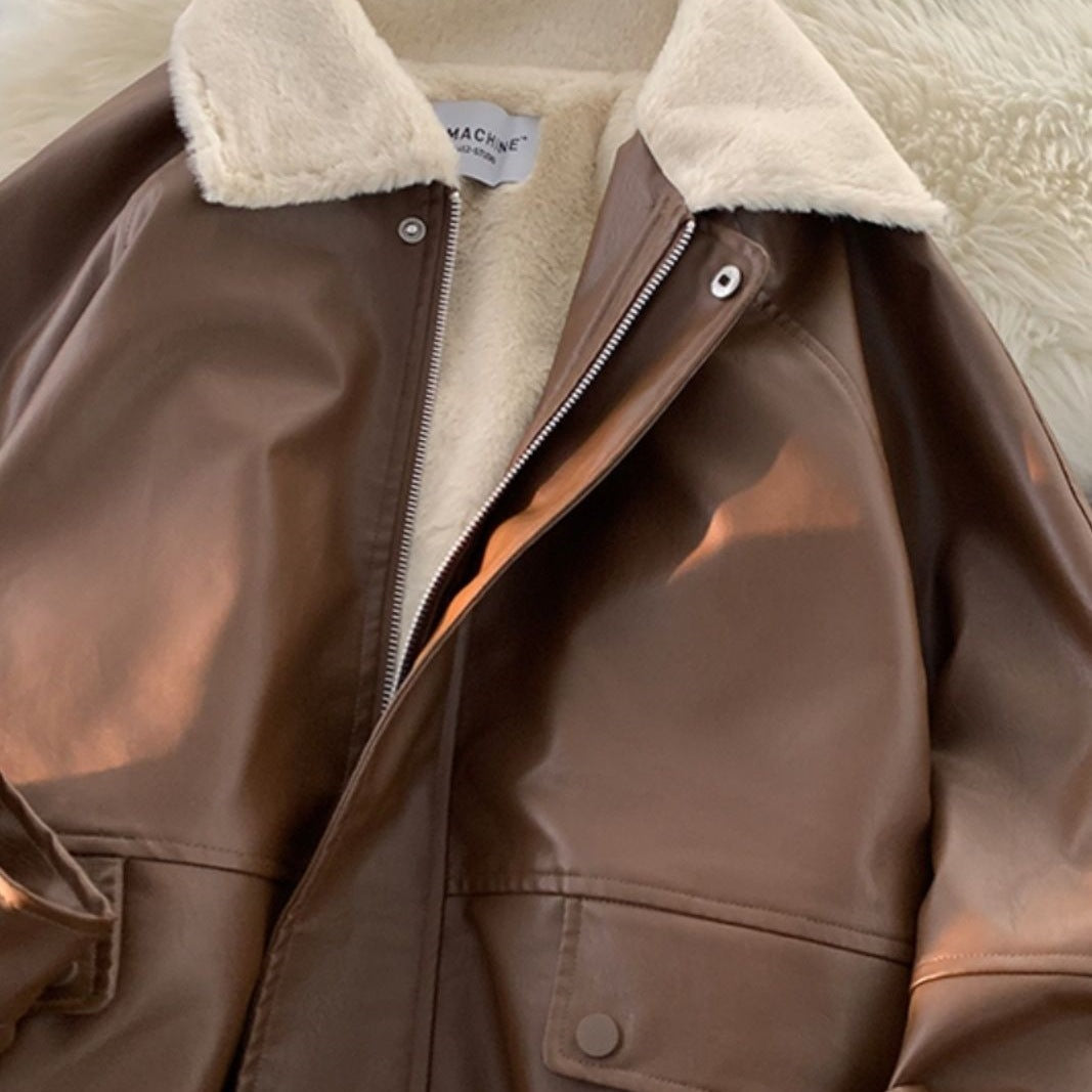 Leather jacket with lapel collar and pilot style